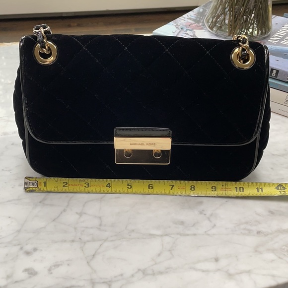 Michael by Michael Kors Sloan large velvet shoulder bag - Picture 5 of 10